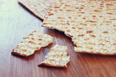 Halacha: What Blessing Do We Recite Over Matzah?