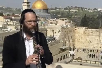 Clarinet Player: "I Was Injured on the Way, But Didn't Give Up Playing in Meron"