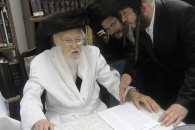 Chilling: Why Did Rabbi Elyashiv zt"l Request the Rabbi from Hidabroot Right Before Yom Kippur?
