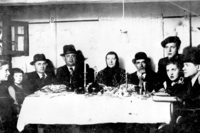 Before the War: Rare Passover Photos from Across Europe