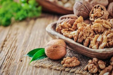 Can You Eat Nuts While Dieting? The Truth About Almonds, Fats, and Weight Loss