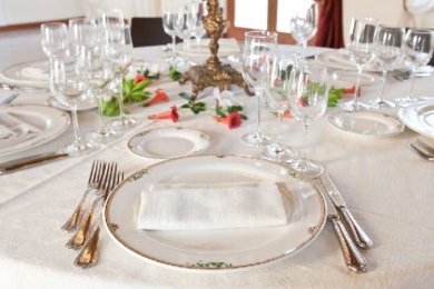 How to Do the Purim Meal Right: A Practical Halachic Guide