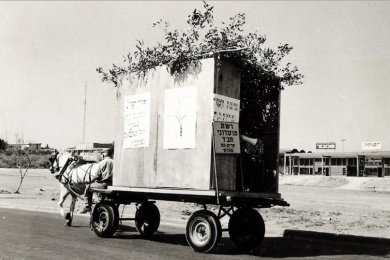 A Sukkah on Wheels: One Man’s Mission After the Holocaust