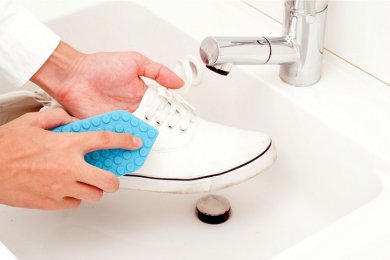 Shine Up Those Fabric Sneakers Before Yom Kippur