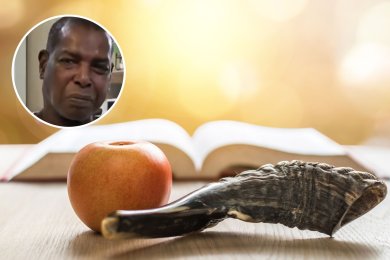 Aulcie Perry Reflects on the Yom Kippur He Didn’t Fast — and the Life-Changing Challenges That Followed