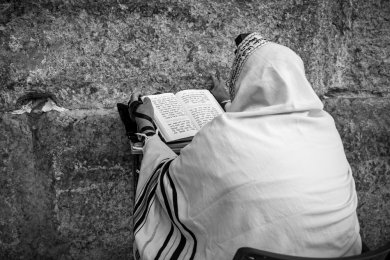 After Tisha B’Av: When Can You Eat Meat, Do Laundry, and Listen to Music?