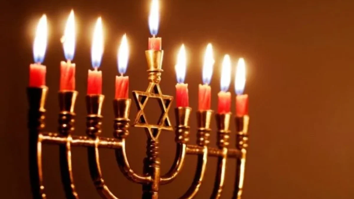 The Order Of Lighting Hanukkah Candles Including A Special Prayer ...
