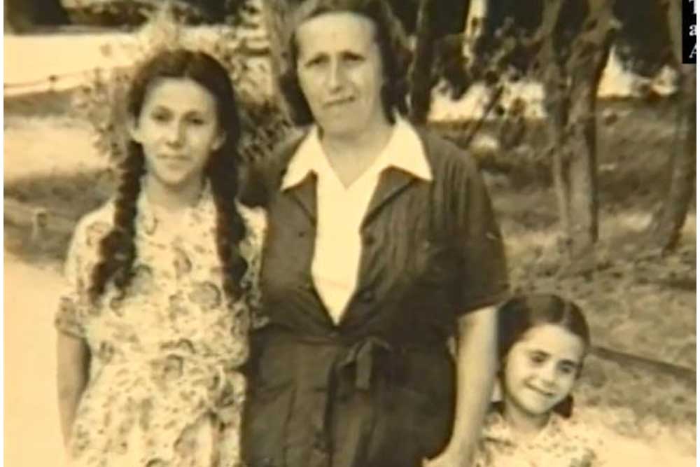 From right: Tamar with her mother and sister
