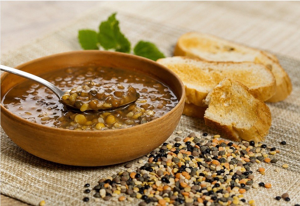 Traditional seudah hamafseket meal