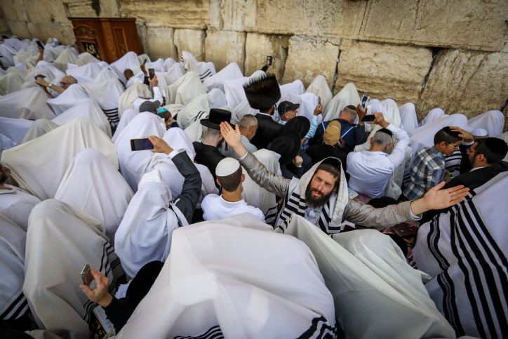 Birkat Kohanim at the Western Wall during Sukkot. Photo: Flash90