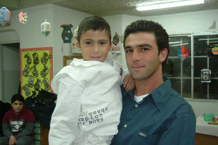 Shmulik with his son before the accent