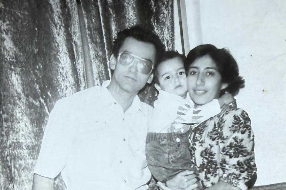 In the only photo with her father and mother in Bukhara
